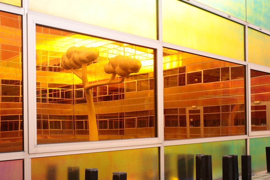 マジ神！新しい空気清浄機が、どんな建物も炭素吸収マシンに変えちゃうってマ？💖✨